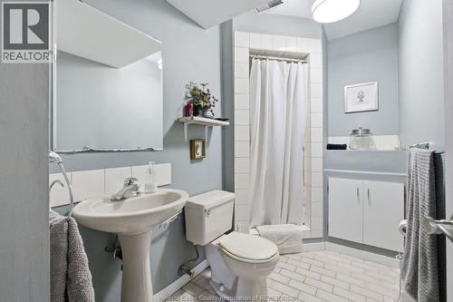 512 Elinor, Windsor, ON - Indoor Photo Showing Bathroom