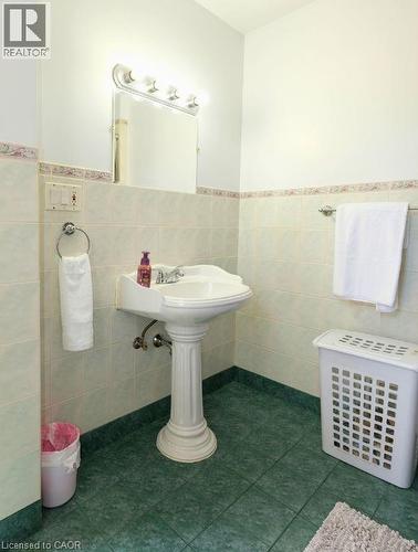 Main Floor Bathroom - 42 Dalhousie Avenue, Hamilton, ON - Indoor Photo Showing Bedroom