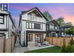 2 165 E 45TH AVENUE  Vancouver, BC V5W 1W8
