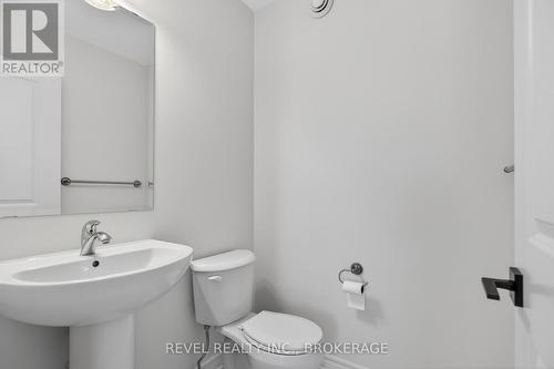 1415 Demers Avenue, Kingston (East Gardiners Rd), ON - Indoor Photo Showing Bathroom