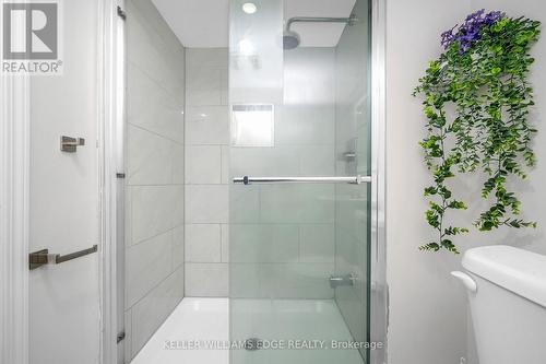 60 West 1St Street, Hamilton, ON - Indoor Photo Showing Bathroom