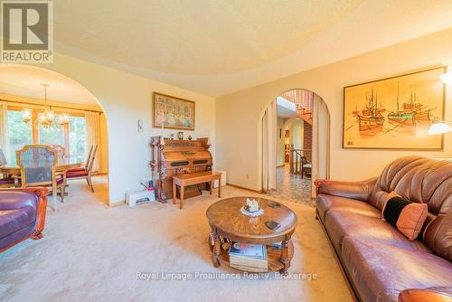 17100 Highway 41, Addington Highlands (Addington Highlands), ON - Indoor Photo Showing Living Room