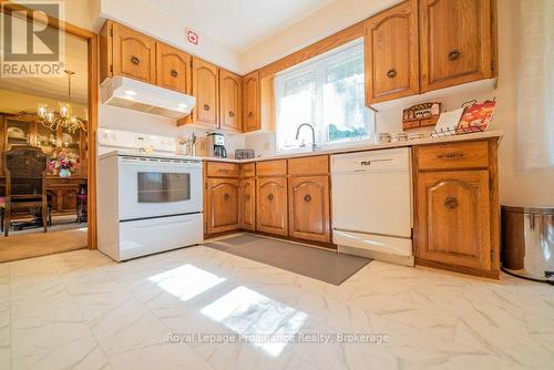 17100 Highway 41, Addington Highlands (Addington Highlands), ON - Indoor Photo Showing Kitchen