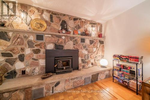 17100 Highway 41, Addington Highlands (Addington Highlands), ON - Indoor With Fireplace