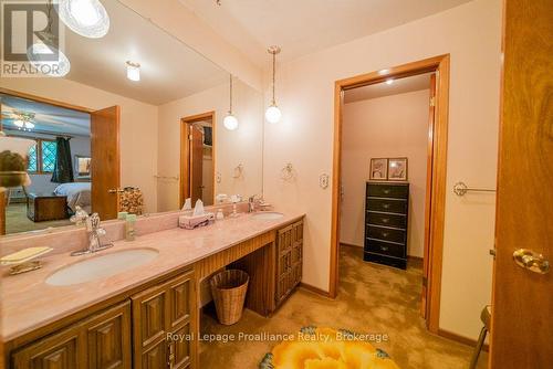 17100 Highway 41, Addington Highlands (Addington Highlands), ON - Indoor Photo Showing Bathroom