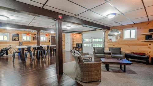 LL Barn - 317 Pth 52 Highway W, Steinbach, MB - Indoor