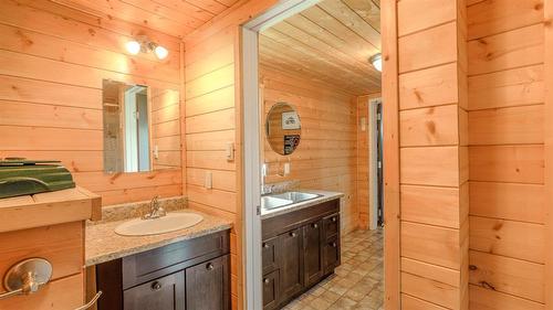 3 pc bath - 317 Pth 52 Highway W, Steinbach, MB - Indoor Photo Showing Bathroom