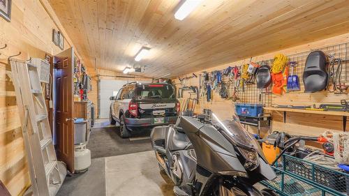 317 Pth 52 Highway W, Steinbach, MB - Indoor Photo Showing Garage