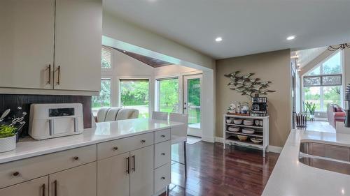 317 Pth 52 Highway W, Steinbach, MB - Indoor Photo Showing Kitchen With Double Sink