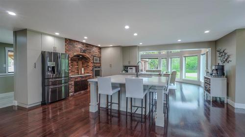 317 Pth 52 Highway W, Steinbach, MB - Indoor