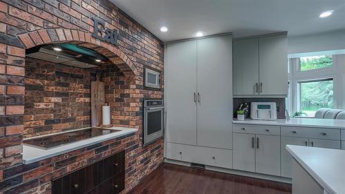 317 Pth 52 Highway W, Steinbach, MB - Indoor Photo Showing Kitchen