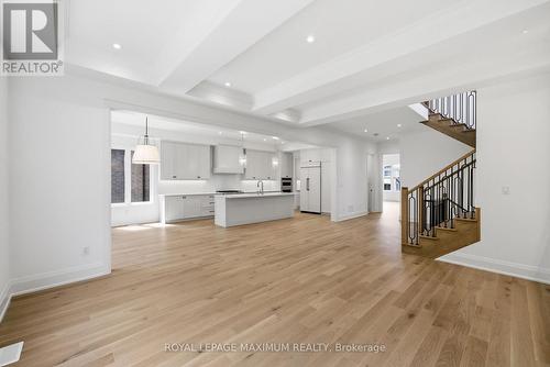 Main Level - Family & Kitchen - 19 Donsgrove Court, Vaughan, ON - Indoor
