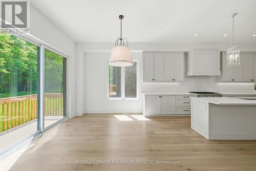 19 Donsgrove Court, Vaughan, ON - Indoor Photo Showing Kitchen