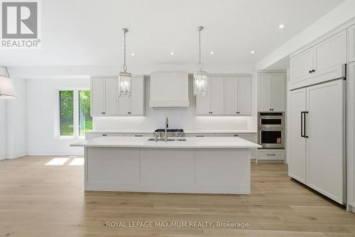 19 Donsgrove Court, Vaughan, ON - Indoor Photo Showing Kitchen With Upgraded Kitchen