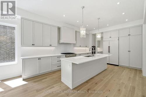 19 Donsgrove Court, Vaughan, ON - Indoor Photo Showing Kitchen With Upgraded Kitchen