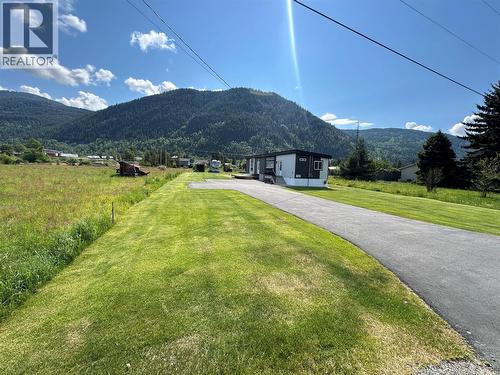 928 Waterloo Crescent, Castlegar, BC 