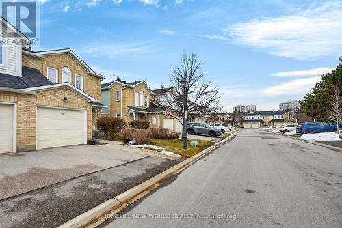 74 Heathcliffe Square, Brampton, ON 