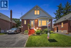 192 PARKDALE Avenue S  Hamilton, ON L8K 3P4