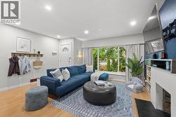 2036 E BROADWAY  Vancouver, BC V5N 1W7