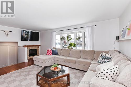131 Albert Street, Collingwood, ON - Indoor Photo Showing Living Room With Fireplace