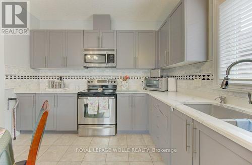 369 Zeller Drive, Kitchener, ON - Indoor Photo Showing Kitchen