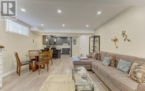 369 Zeller Drive, Kitchener, ON - Indoor Photo Showing Living Room