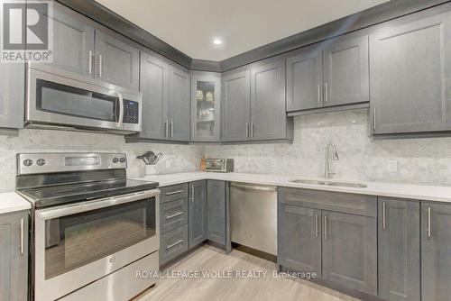369 Zeller Drive, Kitchener, ON - Indoor Photo Showing Kitchen
