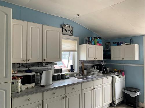 125 Burrows Avenue N, Plumas, MB - Indoor Photo Showing Kitchen