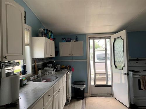 125 Burrows Avenue N, Plumas, MB - Indoor Photo Showing Kitchen
