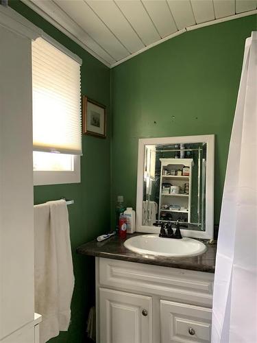 125 Burrows Avenue N, Plumas, MB - Indoor Photo Showing Bathroom