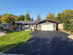 5 Roselawn Bay Niverville, MB R0A 1E0