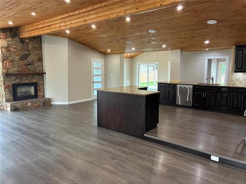 5 Roselawn Bay, Niverville, MB - Indoor With Fireplace