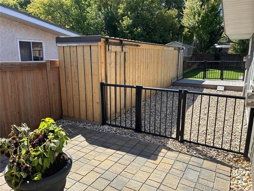 5 Roselawn Bay, Niverville, MB - Outdoor With Exterior