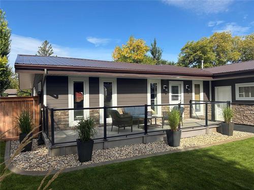 5 Roselawn Bay, Niverville, MB - Outdoor With Deck Patio Veranda