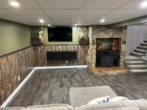 5 Roselawn Bay, Niverville, MB - Indoor With Fireplace