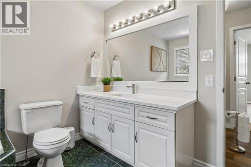 39 Liam Drive, Ancaster, ON - Indoor Photo Showing Bathroom