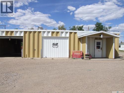 200 Railway Avenue, Fox Valley, SK 
