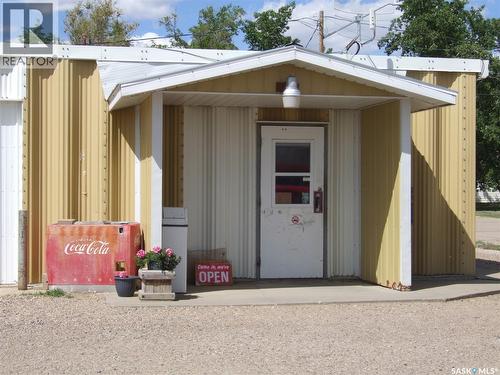200 Railway Avenue, Fox Valley, SK 