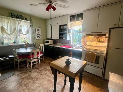 106 Memorial Avenue S, Russell, MB 