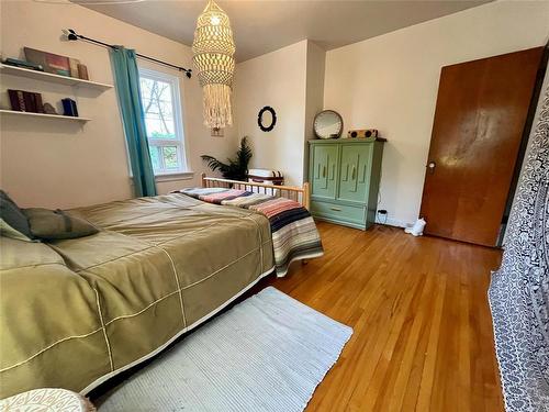 106 Memorial Avenue S, Russell, MB 