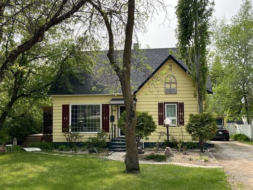 106 Memorial Avenue S, Russell, MB 