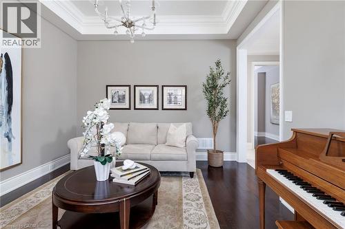 68 Annsleywood Court, Kleinburg, ON - Indoor Photo Showing Living Room