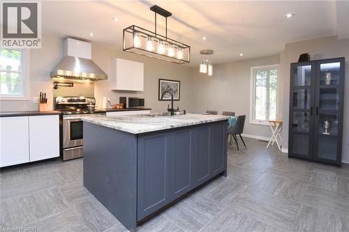 949 Upper Paradise Road, Hamilton, ON - Indoor Photo Showing Kitchen With Upgraded Kitchen