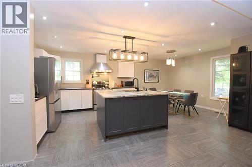 949 Upper Paradise Road, Hamilton, ON - Indoor Photo Showing Kitchen