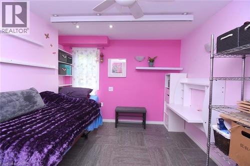 949 Upper Paradise Road, Hamilton, ON - Indoor Photo Showing Bedroom