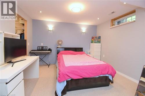 949 Upper Paradise Road, Hamilton, ON - Indoor Photo Showing Bedroom