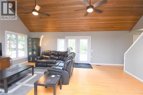 949 Upper Paradise Road, Hamilton, ON - Indoor Photo Showing Living Room