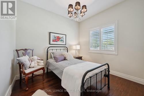 20 Bonniewood Drive, Mapleton, ON - Indoor Photo Showing Bedroom