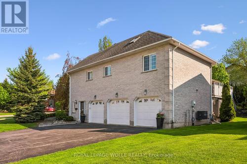 20 Bonniewood Drive, Mapleton, ON - Outdoor