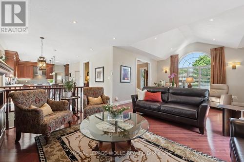 20 Bonniewood Drive, Mapleton, ON - Indoor Photo Showing Living Room